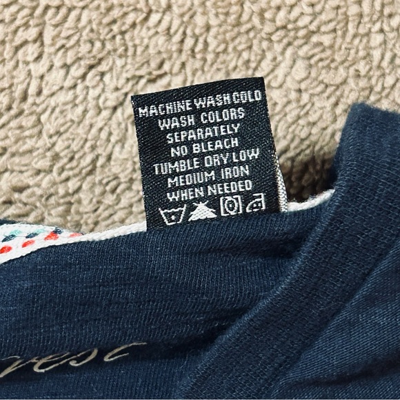 Lions Crest V-Neck Navy Blue with Shoulder Embellishment XL - Picture 6 of 10